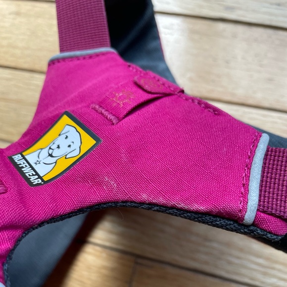 [SOLD] Ruffwear Front Range Harness in Hibiscus Pink (Size: S) 🌺 - Picture 8 of 10